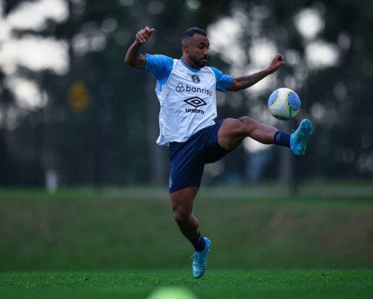 Grêmio visita Atlético-GO em último desafio antes de voltar ao Estado