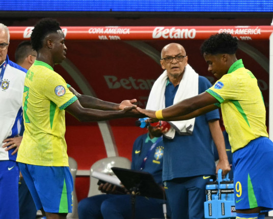 Jogadores pedem calma, mas não escondem decepção com 'falta de pontaria' da seleção