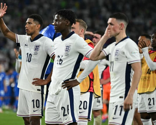 Inglaterra só empata com a Eslovênia após golaço anulado, mas passa em 1° na Eurocopa