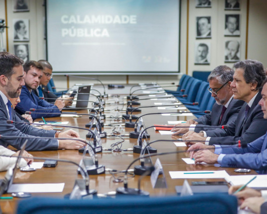 Leite fica sem resposta objetiva de Haddad sobre finanças do RS