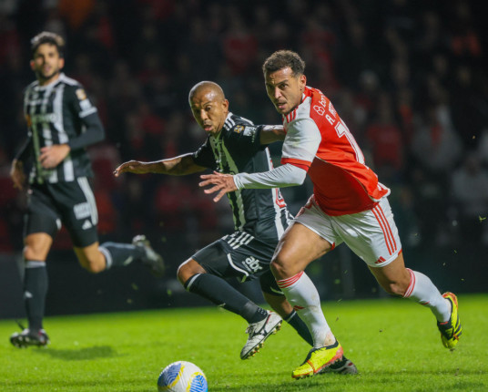 Inter leva gol no último minuto e perde para o Atlético-MG no Brasileirão