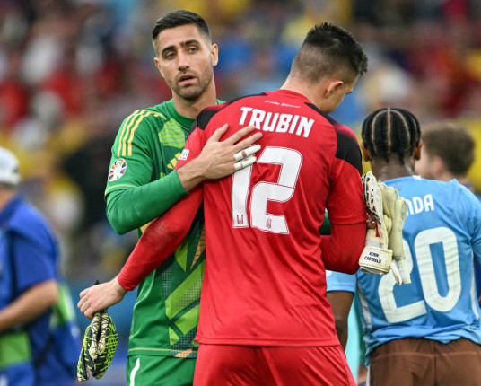 Bélgica apenas empata com Ucrânia e pega França nas oitavas da Eurocopa