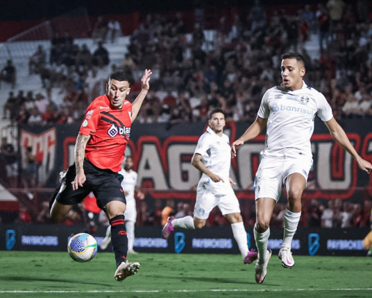 Grêmio empata em 1 a 1 com Atlético-GO e se mantém no Z-4 do Brasileirão