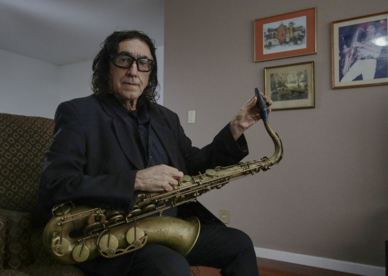 Saxofonista e vocalista da banda Garotos da Rua apresenta os sucessos da carreira