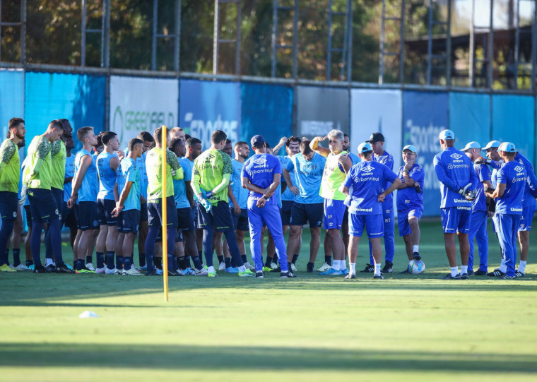 Após 56 dias, o time voltou a treinar no CT Luiz Carvalho, na Capital