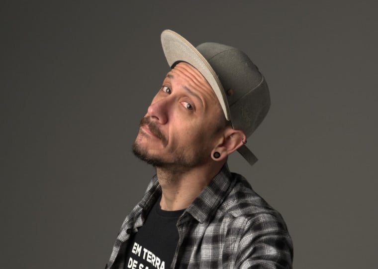 Testando Piadas &eacute; um espet&aacute;culo de teste de piadas que posteriormente entrar&atilde;o no repert&oacute;rio do artista, com textos in&eacute;ditos e a presen&ccedil;a de convidados