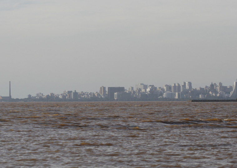 Na manhã deste domingo (30), o nível do Guaíba se manteve em 3,41 metros