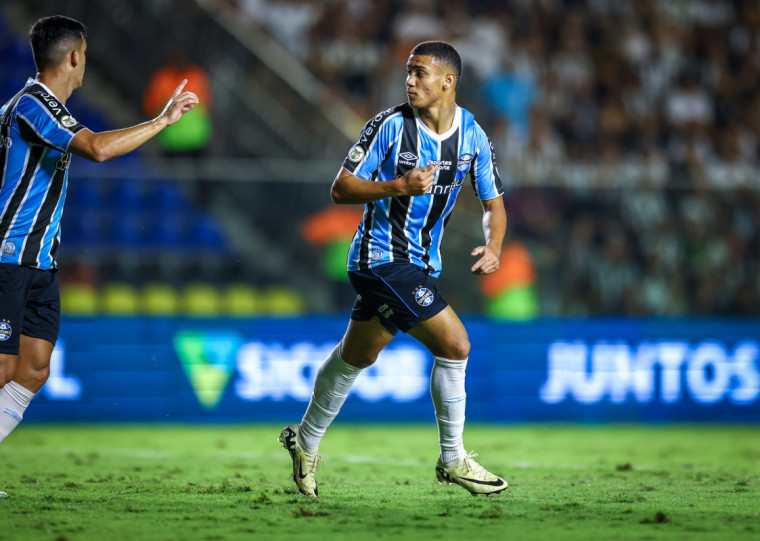 Gustavo Nunes foi o herói do triunfo gremista contra os cariocas