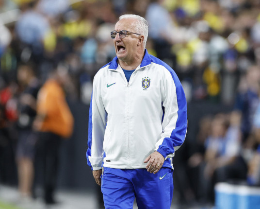 Dorival chama Estêvão e Pedro para a seleção brasileira; veja lista completa das eliminatórias