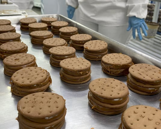 Marca de alfajores retoma produção e antecipa entrega de pré-venda que pagou salários