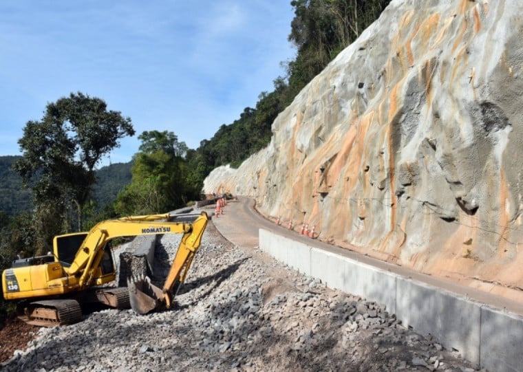 BR-116, principal via de ligação da cidade com Caxias do Sul e Porto Alegre, está interditada para uso em vários pontos