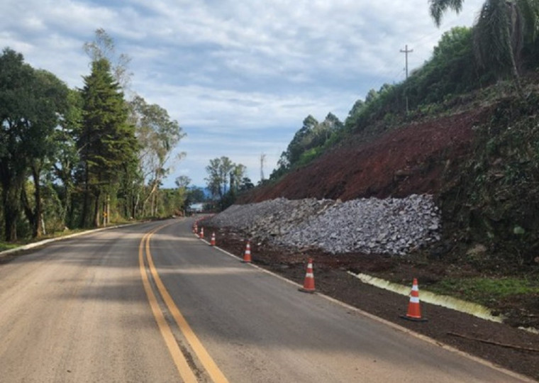 Dnit trabalha na reconstrução das encostas na estrada da Serra gaúcha