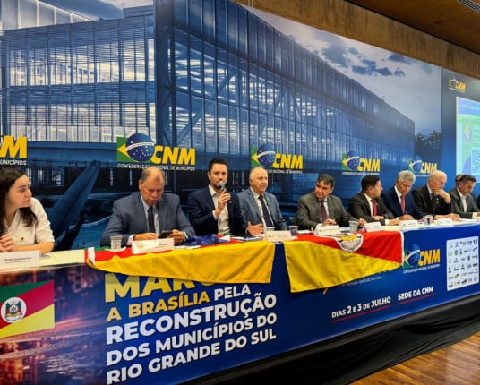 Marcha de prefeitos do RS em Brasília inicia com promessa de verbas para reconstrução