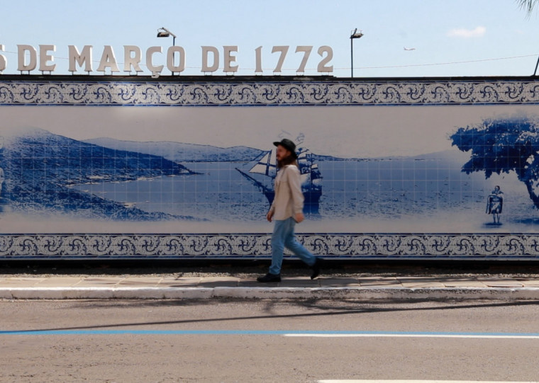 Clipe do projeto foi gravado nas ruas do Centro Histórico de Porto Alegre, pouco antes da enchente de 2024