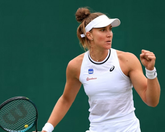 Bia Haddad faz bom jogo e bate polonesa na estreia em Wimbledon