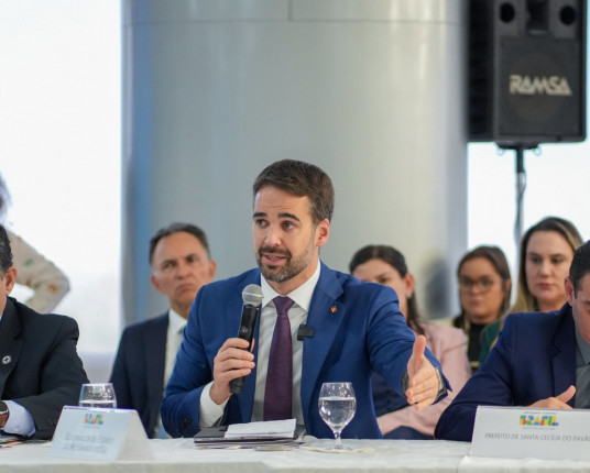 Em Brasília, Leite reforça demanda por recomposição de receitas e renegociação da dívida