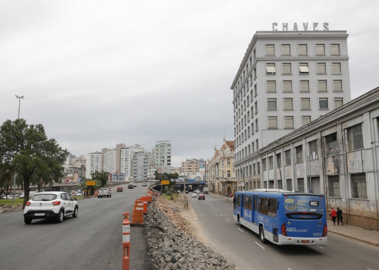 Estrutura do Corredor Humanitário impede tráfego de veículos do transporte coletivo