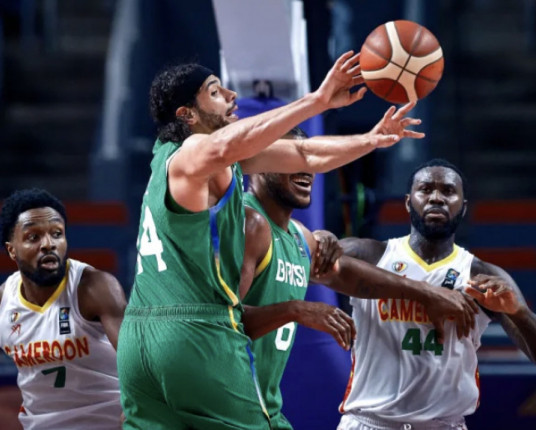 Seleção masculina de basquete perde de Camarões, mas avança no Pré-Olímpico
