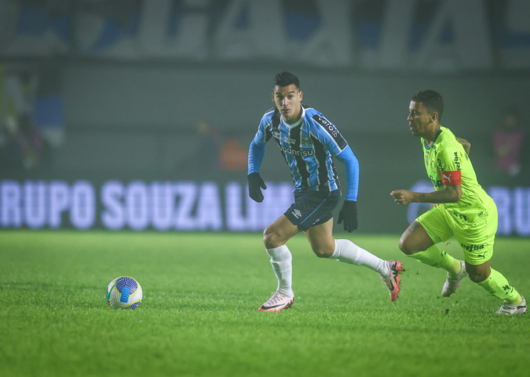 A boa atuação do primeiro tempo do Grêmio foi apagada por uma reação relâmpago do Palmeiras