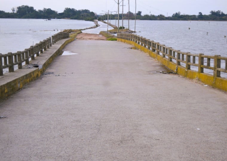 Ponte foi interditada por risco de colapso e só deve ser reaberta em 2025; balsa vai auxiliar na locomoção