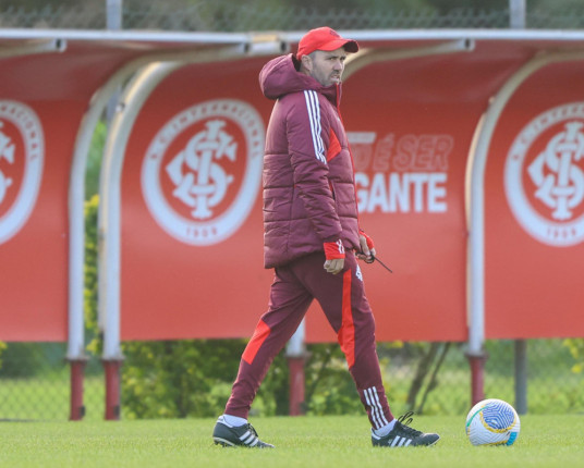 Coudet espera contar com reforços para montar o Inter que recebe o Vasco no Beira-Rio