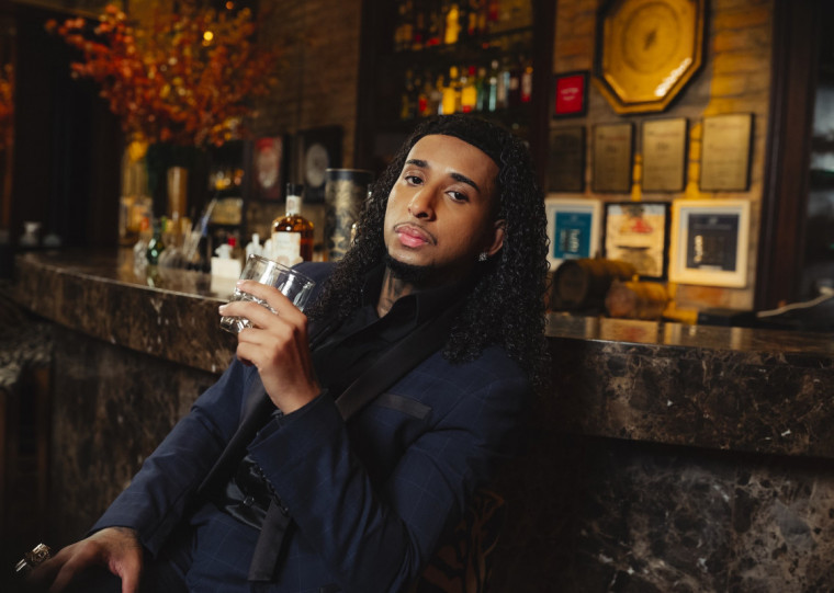 Primeiro trabalho de estúdio do artista tem participações de L7NNON, Orochi, Major RD, Filipe Ret, BK, Raflow e Luccas Carlos