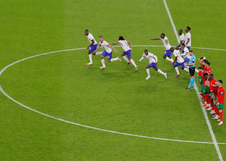 Franceses comemoram a vit&oacute;ria nos p&ecirc;naltis sobre os portugueses e avan&ccedil;am &agrave;s semifinais 