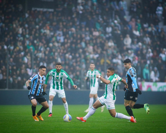 Grêmio é goleado pelo Juventude e afunda na zona de rebaixamento