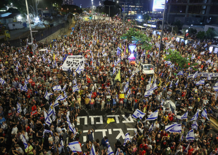 Povo israelense foi às ruas para pedir renúncia de Netanyahu ontem