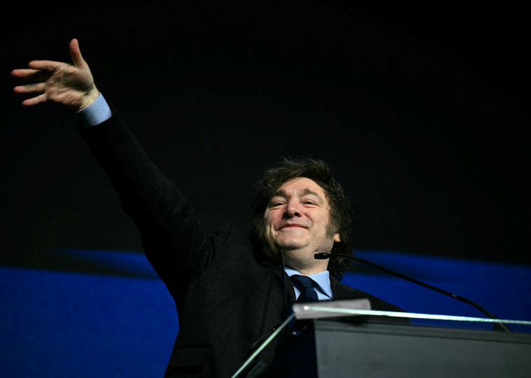 Javier Milei será recebido por Donald Trump em sua mansão de luxo 