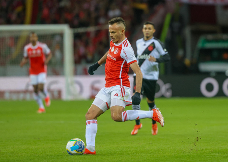 Lateral-esquerdo desfalca o Colorado nesta quarta contra o Juventude