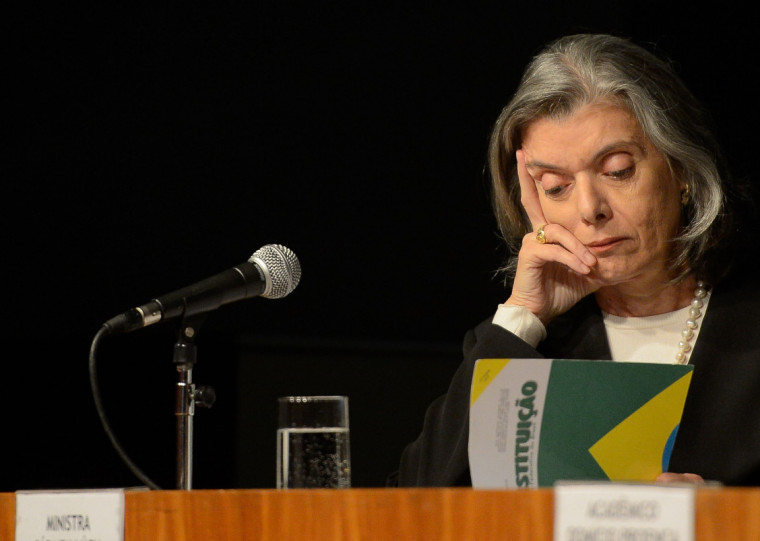 Com o anúncio da aposentadoria antecipada de Barroso, aumenta a pressão para que o presidente Lula indique mais uma mulher para o Supremo 