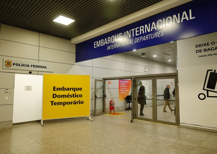 Passageiros vão fazer processamento de raio-x e se dirigir ao ônibus pelo setor internacional