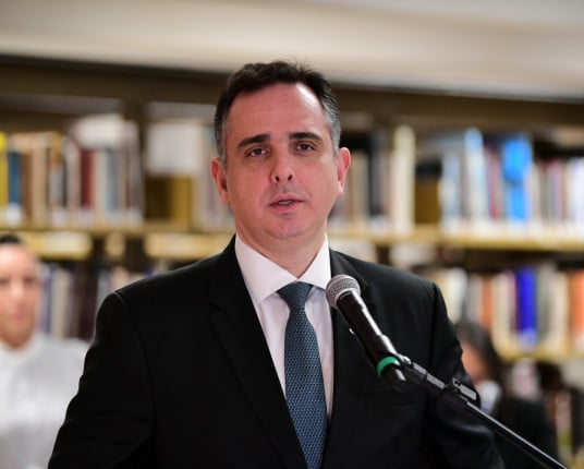 Lula faz rodada final para definir nome ao Supremo