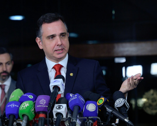 Isenção de IR para quem ganha até R$ 5 mil só ocorrerá com condições fiscais, dizem Lira e Pacheco