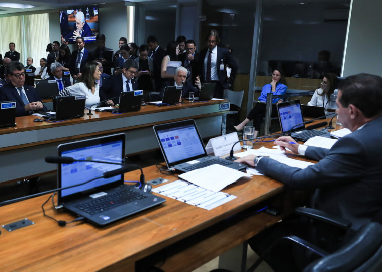 PL prevê preferência para veículos movidos a biocombustíveis ou hidrogênio em licitações