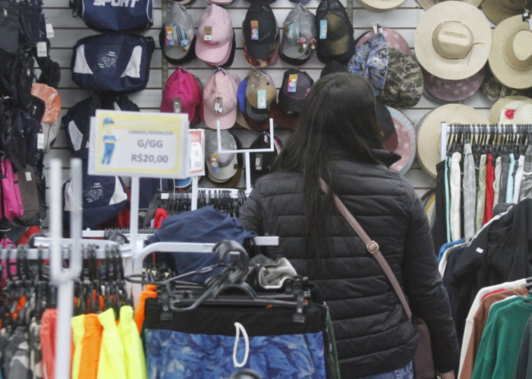 Demanda por trabalhadores em várias atividades, como comércio, tem aumentado