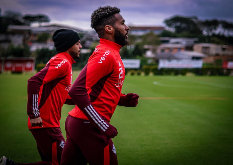 Wesley deve volta ao time titular após um problema na costela