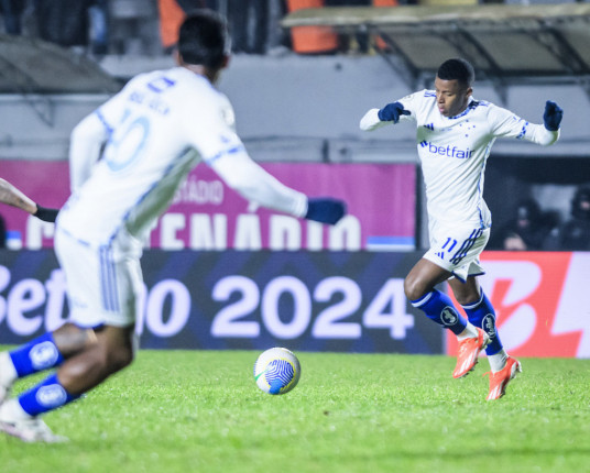 Sob vaias, Grêmio faz partida desastrosa e perde para o Cruzeiro