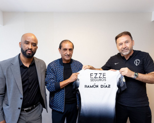 Corinthians anuncia Ramón Díaz como novo técnico para evitar queda para Série B