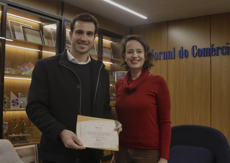Diretor-presidente do Jornal do Com&eacute;rcio Giovanni Jarros Tumelero, recebeu o convite da presidente do Sescon-RS, Paula Dahmer
