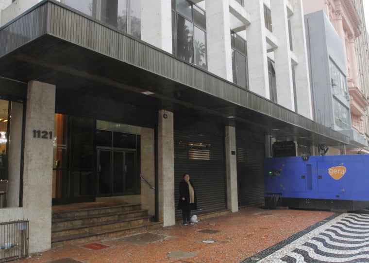 Condomínio Edifício Rua da Praia tem dependido de geradores para manter suas salas comerciais em funcionamento