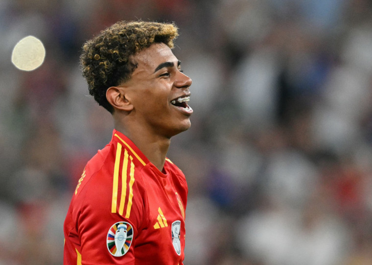 Yamal completa 17 anos neste sábado (13), na véspera da final da Eurocopa