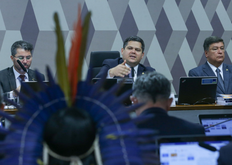 Presidente da CCJ, Davi Alcolumbre, se comprometeu a colocar a matéria em votação até outubro