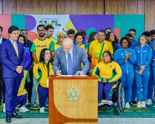 Lula chora ao falar sobre Olimpíada e se diz frustrado por não ter sido convidado em 2016