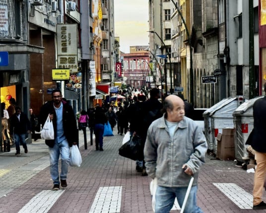 Inadimplência reaquece entre consumidores no RS e em Porto Alegre em julho