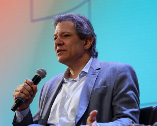 Governo vai congelar R$ 15 bilhões em despesas para cumprir arcabouço em 2024, diz Haddad