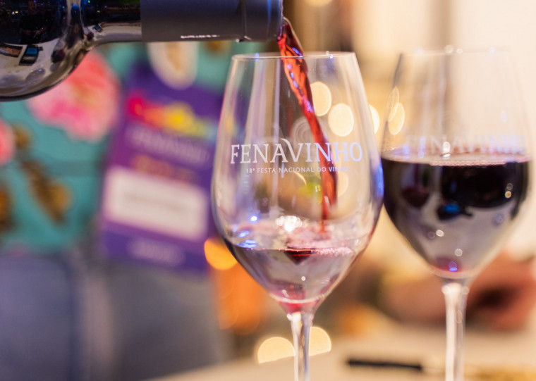 Visitantes têm à disposição para degustação vinhos, espumantes e sucos