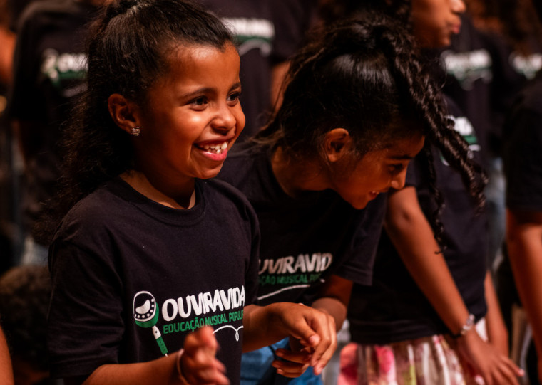 Reunindo cerca de 200 crianças no palco, espetáculo gratuito ocorre na Paróquia Perpétuo Socorro