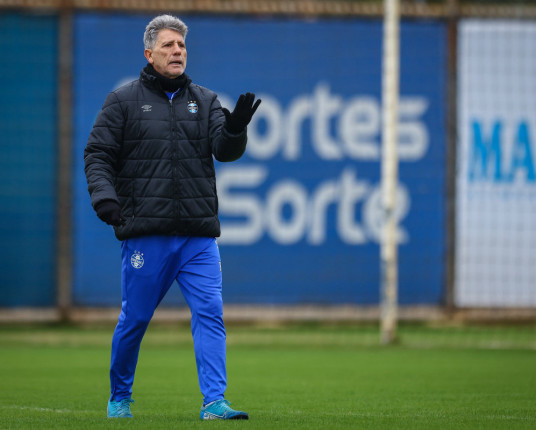 Grêmio busca a primeira vitória fora de casa para tentar fugir da crise